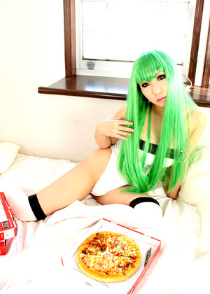 ピザに夢中な新緑の魔女 Pizza Ni Muchuu Na Shinryoku No Majo